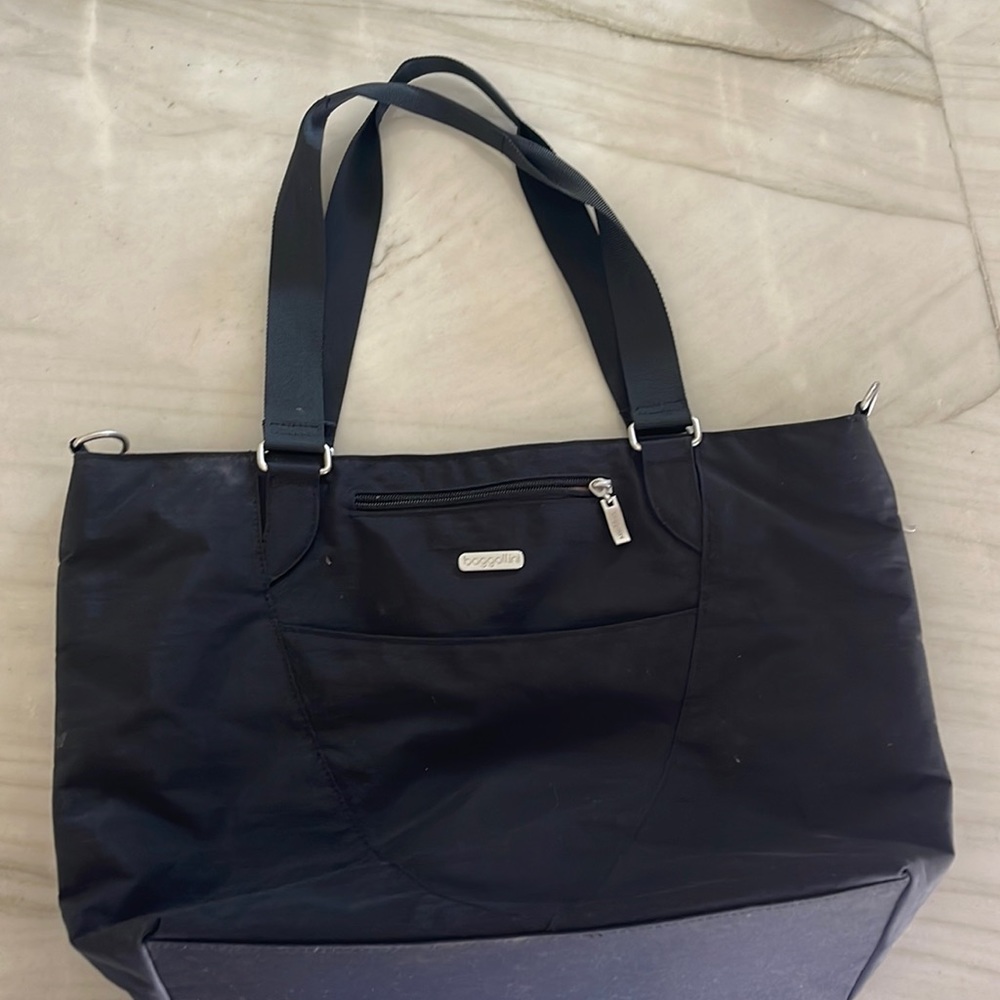 Baggalini purse. In like new condition. Hardly ever worn. Missing long strap.